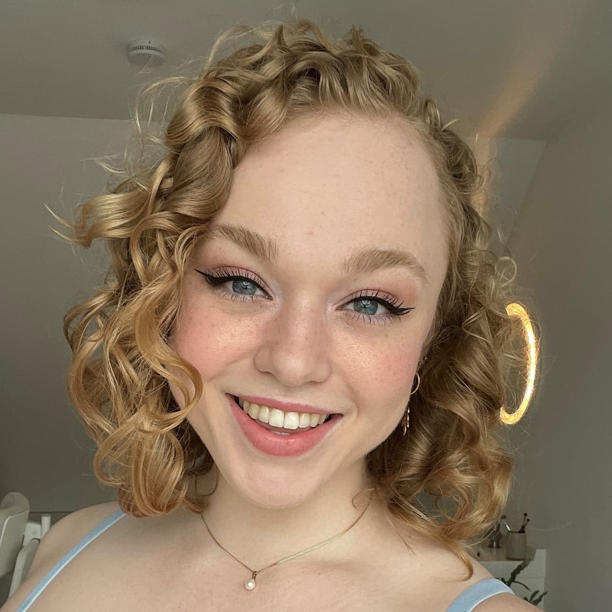 Sarah Calanthe Curvy Cock Tease