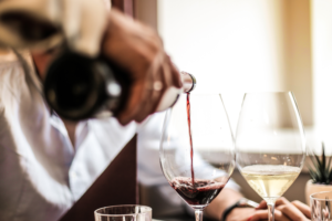 Veelgemaakte fouten bij het openen en serveren van wijn